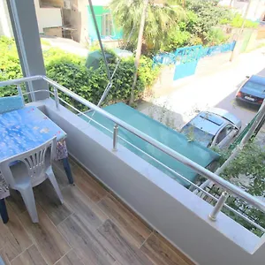 Apartment Andy, Sarande
